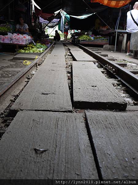 3.MaeKlong Train Market美功鐵路市場 (2)