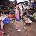 3.MaeKlong Train Market美功鐵路市場 (14)