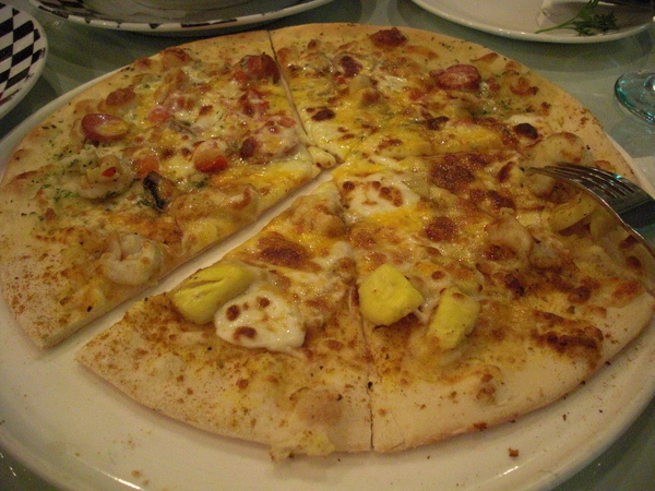 (20081010)鮮蝦&海鮮 pizza...好吃好吃.JPG