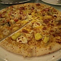 (20081010)鮮蝦&海鮮 pizza...好吃好吃.JPG