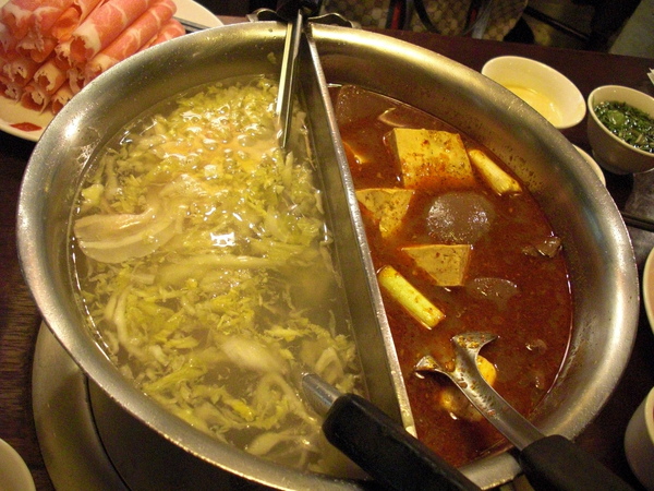 20081206)it's cold and is a good time for spicy hot pot.JPG
