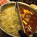 20081206)it's cold and is a good time for spicy hot pot.JPG