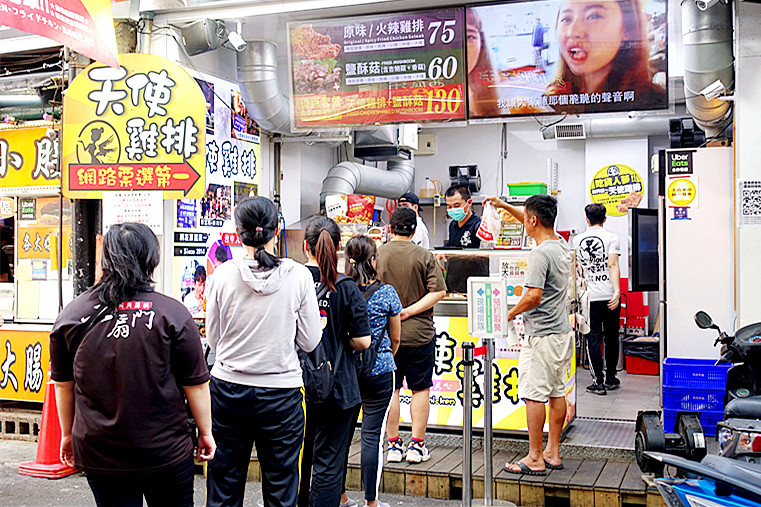 逢甲夏之玩樂映像－久違石頭火鍋、美擇黑豆茶、京沺屋、天使雞排、糖先生食品 