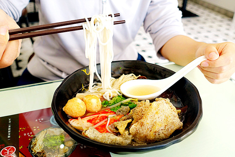 台中港式美食推薦｜異國美食餐廳｜一線天小鍋米線