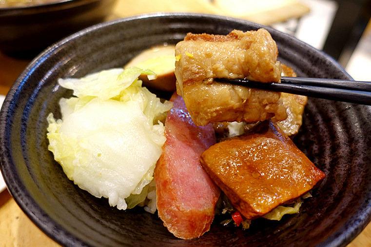 台中美食｜台中北屯｜北屯美食｜牛喝湯｜軟骨飯｜牛肉麵