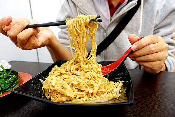 溪湖美食｜彰化小吃｜小黑人牛肉麵｜近溪湖糖廠