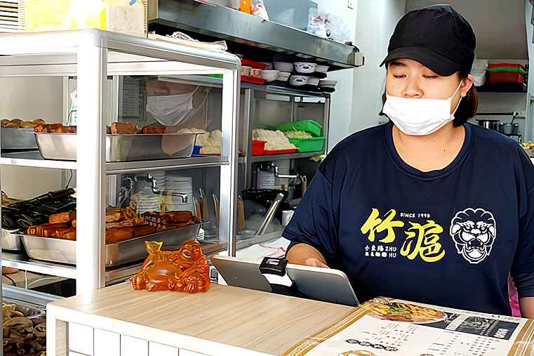 /tmp/phpbl04KY /tmp/phpbl04KY