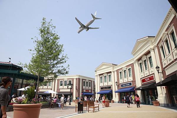 FlyOver-Designer-OUtlet_b7a94f25-5056-b3a8-494d7febfdbc8271.jpg