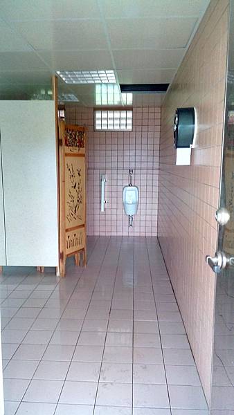 乾淨的廁所.jpg