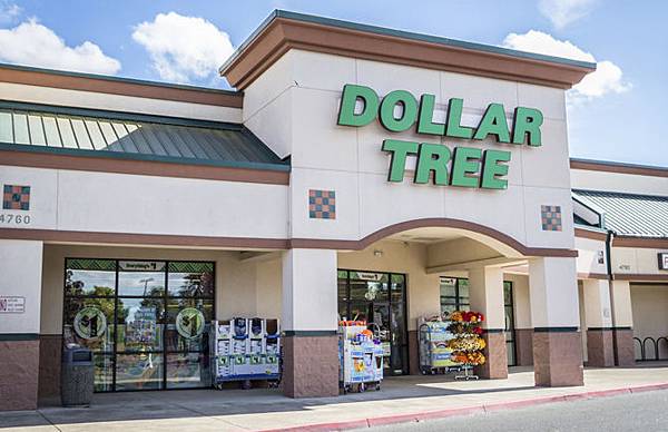 Dollar-Tree-Matchup.jpg