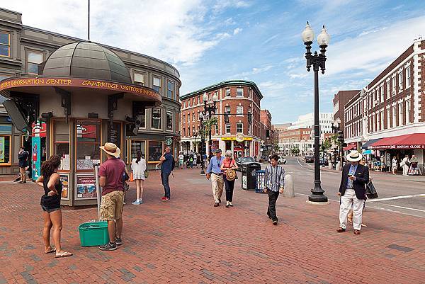 Harvard_Square_in_Cambridge,_Massachusetts.jpg