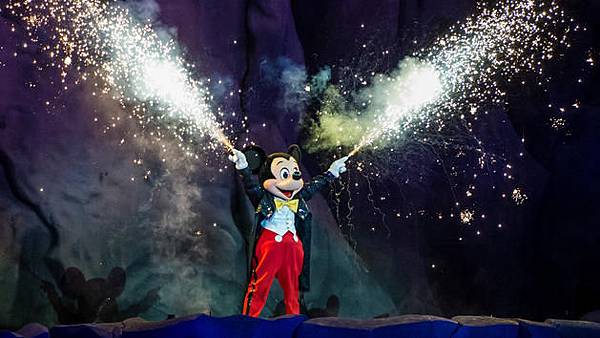 fantasmic-00-new.jpg