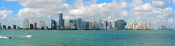 Downtown_Miami_Panorama_from_the_Rusty_Pelican_photo_D_Ramey_Logan.jpg