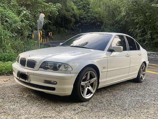 售01年出廠白色bmw E46 3i 直6引擎2 0 透明賣車 透明無價 M經驗雙b交流吳承學 痞客邦