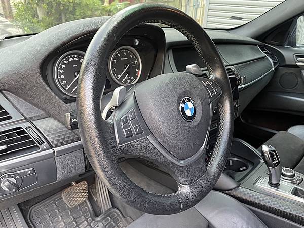 (已售出) 售2011年式黑色總代理BMW X6 xDriv