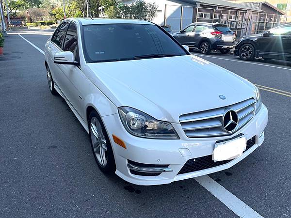 2012年出廠白色美規賓士W204 C250 1.8 AMG