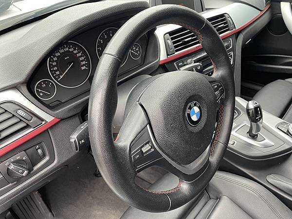 2014年出廠白色總代理BMW F30 316i 1.6透明