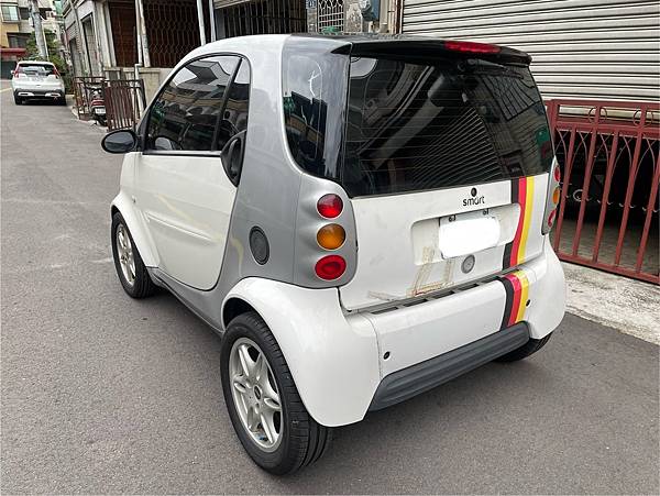 售白色 smart 0.6 透明賣車. 透明無價!