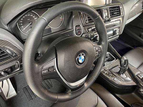 售2015年式自信紅總代理BMW F20 116i 1.6透