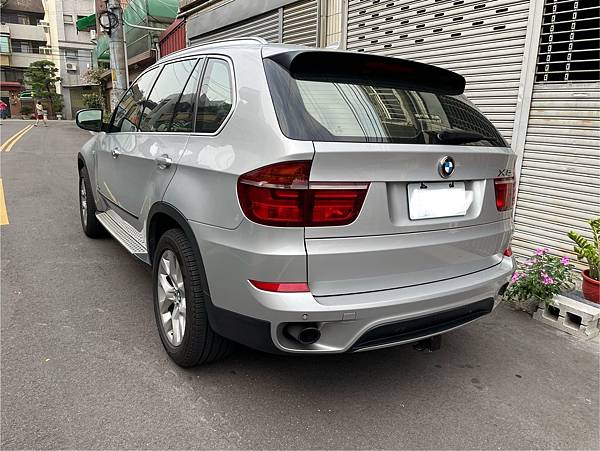 2012年出廠小改款銀色BMW 柴油E70 X5 xDriv