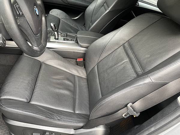 2012年出廠小改款銀色BMW 柴油E70 X5 xDriv