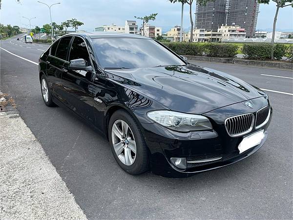 售2013年出廠黑色美規外匯BMW F10 528i 2.0