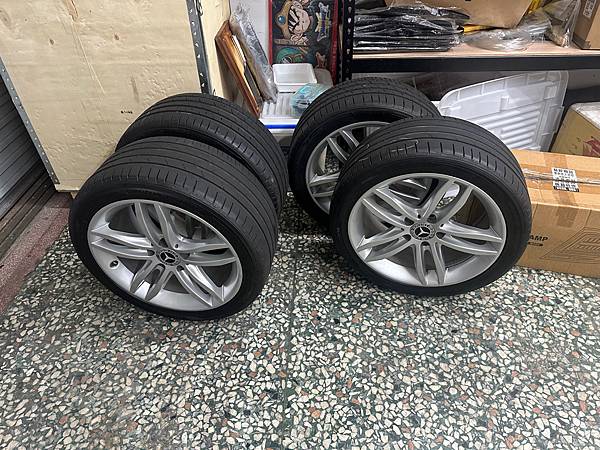 售整組賓士原廠17吋前後配輪框（含胎皮）