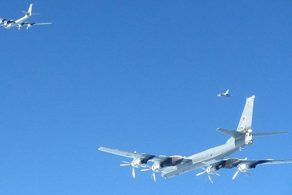 2014_04_23-tu-95-russia-scotland-raf-typhoon-intercept-3