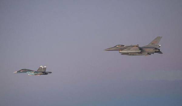 F-16-escorts-Su-34