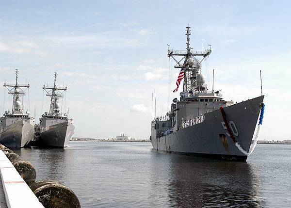 uss_taylor_ffg50_08