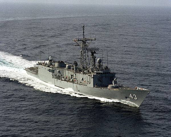 uss_thach_ffg43_02