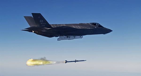 AIM-120%20f35%20go AIM-120%20f35%20go