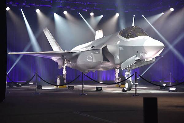 rokaf_f35_roll_out rokaf_f35_roll_out