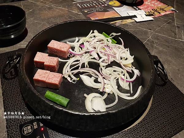 《台中南屯》多種肉品選擇壽喜燒頂級好肉吃到飽。壽喜燒一丁（永