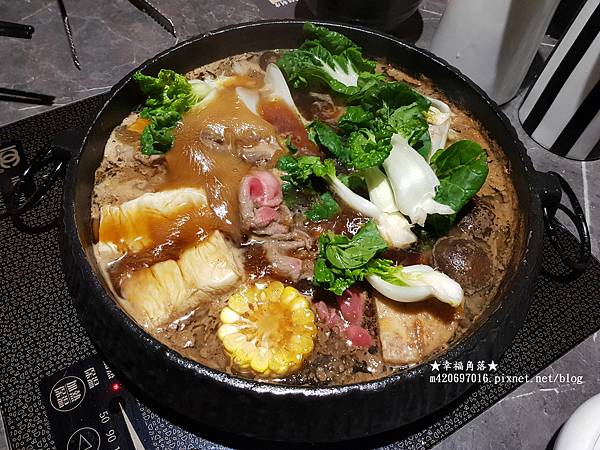 《台中南屯》多種肉品選擇壽喜燒頂級好肉吃到飽。壽喜燒一丁（永