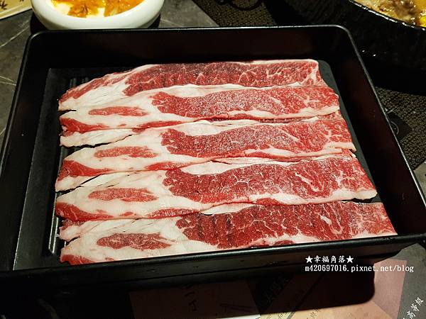 《台中南屯》多種肉品選擇壽喜燒頂級好肉吃到飽。壽喜燒一丁（永