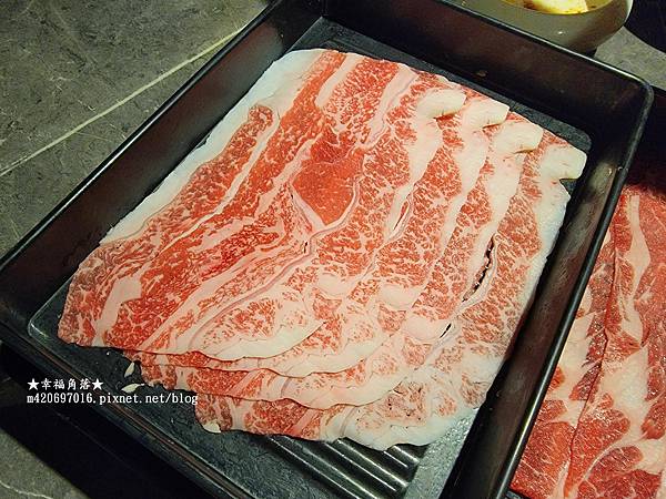 《台中南屯》多種肉品選擇壽喜燒頂級好肉吃到飽。壽喜燒一丁（永