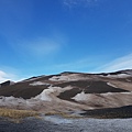 這邊應該下面都是地熱 所以才沒有蓋雪