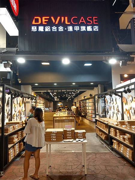 【台中逢甲夜市】Devilcase全機包膜體驗!另有螢幕保護貼和手機配件