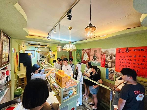 拾參馬卡龍門市日誌 : 我們在櫃台後