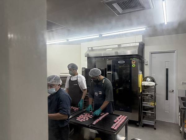 拾參馬卡龍門市日誌 : 我們在櫃台後