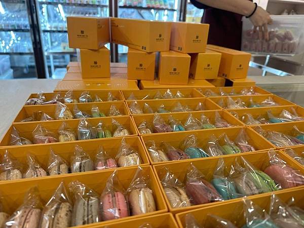 節日前夕,忙到懷疑人生但又很好笑拾參馬卡龍日誌