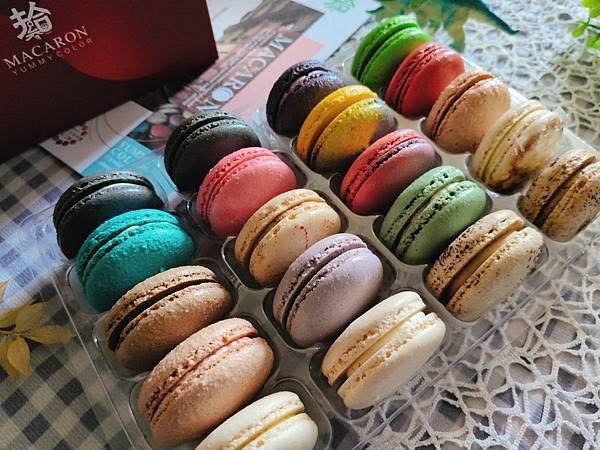 當今年走到最後一頁,拾參馬卡龍依然想陪你一口溫柔