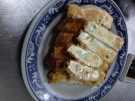 彰化花壇 鍋貼大王 在地人推薦的排隊小吃 皮薄不油膩 樂咖女孩の食況報導 噗蕾 趴趴走 痞客邦