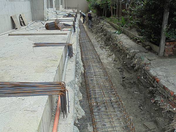 圍牆水溝基礎鋼筋綁紮 幸福悅,生產履歷,建造過程