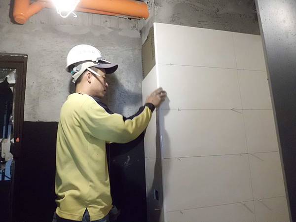12-23 9F浴室貼壁磚.JPG 12-23 9F浴室貼壁磚.JPG