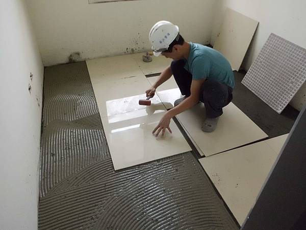 室內貼地磚 貼磚,建案,過程