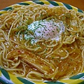 中午吃蟹腳義大利麵和半熟的蛋