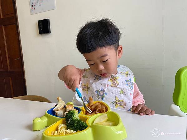 新竹親子住宿|房間就有溜滑梯盪鞦韆-童趣可愛的卡通主題房☆小