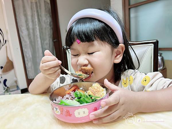 幼兒園用品分享|孩子的專屬餐碗-超可愛作伴客製化繽紛三色碗